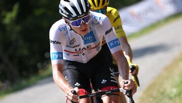 UAE Team Emirates team's Slovenian rider Tadej Pogacar wearing the best young rider's white jersey (R) cycles in a breakaway in front of Jumbo-Visma team's Danish rider Jonas Vingegaard wearing the overall leader's yellow jersey during the final kilometers of the 18th stage of the 109th edition of the Tour de France cycling race, 143,2 km between Lourdes and Hautacam in the Pyrenees mountains in southwestern France, on July 21, 2022. (Photo by Thomas SAMSON / AFP)