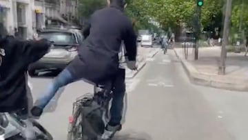 Un hombre agrede al skater Tyshawn Jones durante una salida en bici por París.