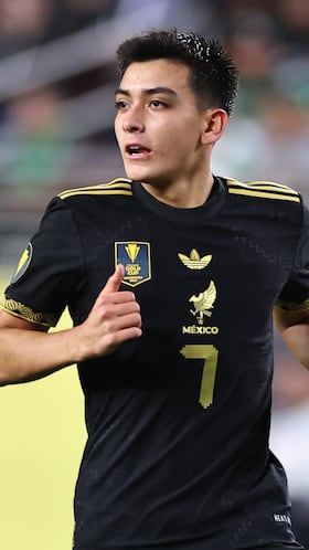 SANTA CLARA, CALIFORNIA - JULY 2: Gilberto Mora of Mexico during the Gold Cup 2025 semi final match between Mexico and Honduras at Levi's Stadium on July 2, 2025 in Santa Clara, California. (Photo by Robbie Jay Barratt - AMA/Getty Images)