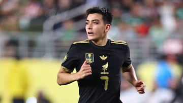 SANTA CLARA, CALIFORNIA - JULY 2: Gilberto Mora of Mexico during the Gold Cup 2025 semi final match between Mexico and Honduras at Levi's Stadium on July 2, 2025 in Santa Clara, California. (Photo by Robbie Jay Barratt - AMA/Getty Images)
