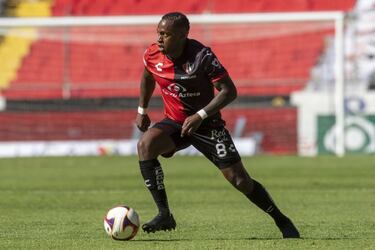 Deportistas latinos acusados de violencia doméstica