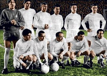 REAL MADRID team in the 1959/1960: Standing: DOMINGUEZ MARQUITOS SANTAMARIA MICHE VIDAL RUIZ Squatting: HERRERA PEPILLO DI STEFANO PUSKAS GENTO