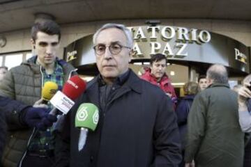 El presidente de la Comité Olímpico Español (COE), Alejandro Blanco, a su salida del tanatorio de "La Paz", en Tres Cantos, donde se encuentra instalada la capilla ardiente del entrenador y exseleccionador nacional Luis Aragonés, que ha fallecido esta mañana en Madrid a los 75 años de edad.