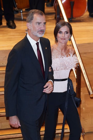 Felipe VI de Espa?a y Letizia Ortiz Rocasolano asisten al 28? Concierto de los Premios Princesa de Asturias en el Auditorio Prncipe Felipe durante los 'Premios Princesa de Asturias 2019' el 17 de octubre de 2019 en Oviedo.