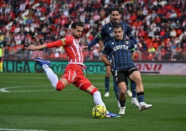 La pegada del Almería bloquea al Ceuta y fortalece el alambre de Rubi