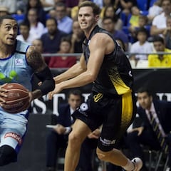 El Tenerife, líder en solitario tras la derrota del Real Madrid