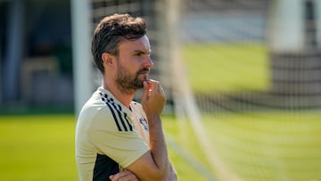 El entrenador del Albacete, Rubén Albés, durante un entrenamiento.