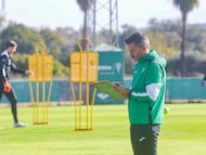 Iván Ania en el entrenamiento del Córdoba CF.