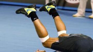 <b>ÉPICO.</b> Rafael Nadal venció, en una semifinal épica, a Fernando Verdasco por 6-7 (4), 6-4, 7-6 (2), 6-7 (1) y 6-4 para alcanzar por primera vez en su carrera la final del Abierto de Australia donde se enfrentará con el suizo Roger Federer.