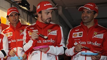 De la Rosa, Alonso y Gen&eacute; en un acto de Ferrari en 2013.