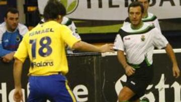 Las Palmas golea al Racing y le deja con pocas opciones