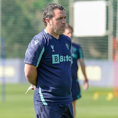 La permanencia del Cádiz conlleva cinco renovaciones automáticas