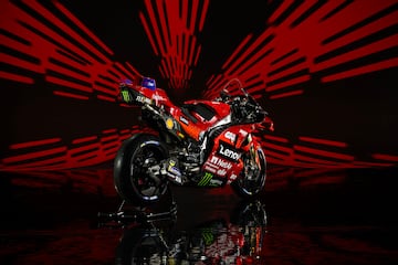 As¨ª es la Desmosedici GP25 de Marc M¨¢rquez y Pecco Bagnaia, la nueva moto de la escuder¨ªa Ducati Lenovo para la temporada 2025 de Moto GP.
