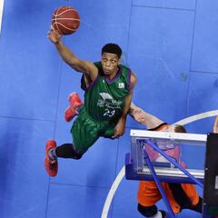 Brooks renueva y el joven Rosa firma su primer contrato