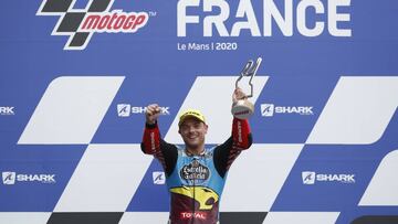 MotoGP - French Grand Prix - Circuit Bugatti, Le Mans, France - October 11, 2020  EG 0,0 Marc VDS&#039; Sam Lowes celebrates with a trophy on the podium after winning the Moto2 race REUTERS/Stephane Mahe