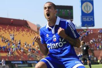 Guzmán Pereira celebra el primer gol de la U.