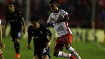 Buenos Aires, 20 de mayo 2017
Torneo Argentino
Independiente vs Huracan
Fabricio Bustos de Independiente y Romero Gamarra de Hurac'e1n
Foto Ortiz Gustavo