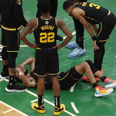 Stephen Curry sufre lesión en la pierna; Warriors lo esperan para el juego 4 de las NBA Finals 2022