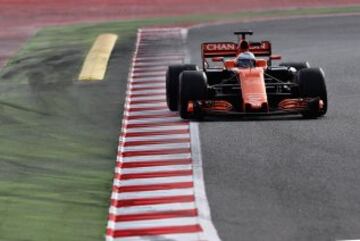 Fernando Alonso in his McLaren MCL32.