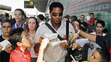 <b>DE IDA Y VUELTA</B>. Kluivert regresó con sus compañeros de Estados Unidos. Sólo ha estado tres días.