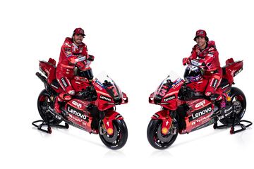 Francesco Bagnaia y Enea Bastianini en la presentaci¨®n de la nueva Ducati para la temporada 23.