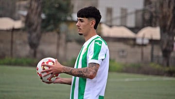 Álex López, en un saque de banda