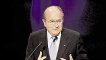 <b>AL ATAQUE. </b>Blatter durante su crítico discurso en Marrakech.