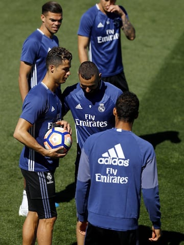 Último entrenamiento del Real Madrid antes de viajar a Málaga