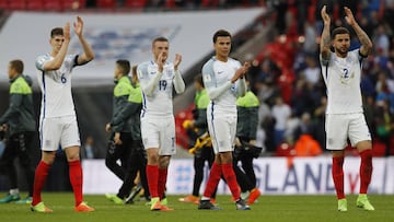 Los goles de Vardy y Defoe mantienen líder a Inglaterra