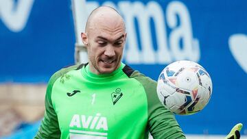 Dmitrovic deja en el aire su futuro