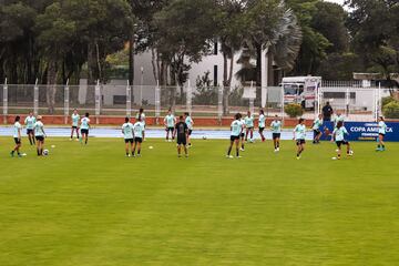 La Selección Argentina realizó su primer y único entrenamiento en Bucaramanga antes de disputar las semifinales de la Copa América Femenina ante Colombia en el estadio Alfonso López.