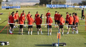 Bromas y buen ambiente en el entrenamiento del Atleti