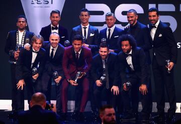 Once ideal de la FIFA: Buffon; Alves, Ramos, Bonucci, Marcelo; Modric, Kroos, Iniesta; Neymar, Messi y Cristiano.