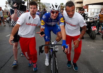 Elia Viviani celebrando su triunfo en la 2ª etapa del Giro. 