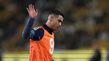 Soccer Football - Saudi Pro League - Al Nassr v Al Khaleej - Al Awwal Park, Riyadh, Saudi Arabia - November 23, 2025 Al Nassr's Cristiano Ronaldo during the warm up before the match REUTERS/Hamad I Mohammed