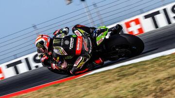 Jonathan Rea durante los libres de Portimao.