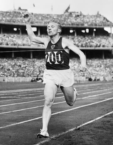 La Unión Soviética tuvo una gran actuación en los Juegos gracias a varios atletas. Entre ellos, Vladimir Kuts (en la foto), que logró alzarse con dos medallas de oro, en 5.000 y 10.000 metros, ambas con récord olímpico. 