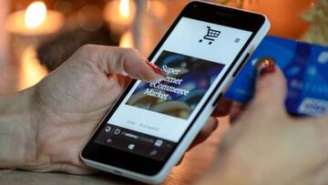 Tambi¨¦n podemos usar el m¨®vil para comprar por internet y no perdernos ninguna oferta