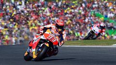 Repsol Honda Team&#039;s Spanish rider Marc Marquez rides during the MotoGP race of the Valencia Grand Prix at Ricardo Tormo racetrack in Cheste, near Valencia on November 12, 2017. / AFP PHOTO / JOSE JORDAN