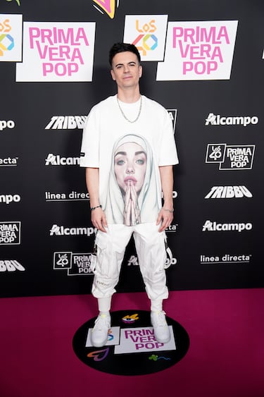 El presentador Karim Herrero posa en la alfombra roja de LOS40 Primavera Pop.