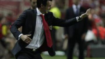Emery da instrucciones.