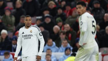 Soccer Football - Champions League - Liverpool v Real Madrid - Anfield, Liverpool, Britain - November 27, 2024 Real Madrid's Kylian Mbappe and Jude Bellingham look dejected after the match Action Images via Reuters/Lee Smith