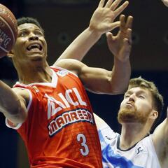 El Obradoiro vuelve a ganar a costa del colista Manresa