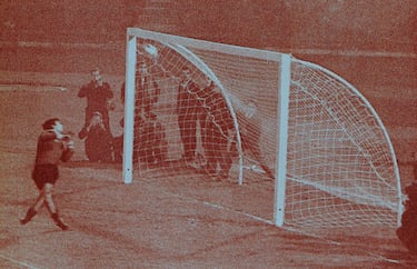 Chamaco y el Loco Gatti: el gol de media cancha que marcó un Colo Colo-River