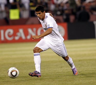 El lateral derecho madrileño militó en las filas del Real Madrid y su filial entre 2009 y 2013. Con el Castilla jugó 138 partidos y marcó 16 goles. Con el primer equipo solo disputó 2 encuentros. 