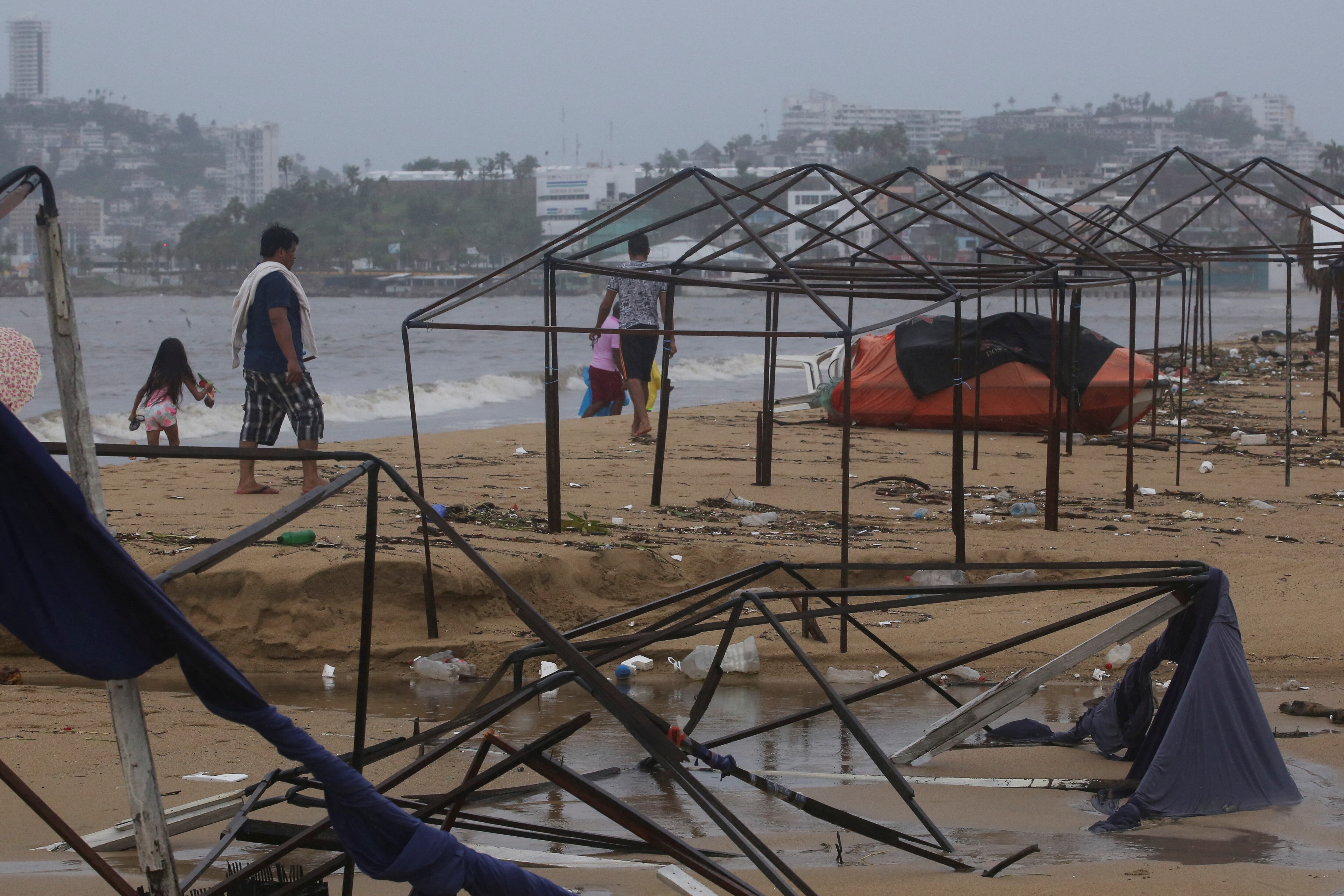 Vídeos: Acapulco en ruinas tras el paso del Huracán John