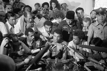 El promotor boxístico Don King aceptó realizar la pelea en el "Coliseo Araneta" en Ciudad Quezón. Producida por King y transmitida para Estados Unidos por televisión.