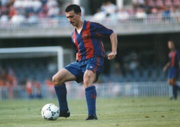 Vistió la camiseta del Barcelona desde las categorías inferiores (1988-1992) hasta el primer equipo (1994-95). Jugó en el Osasuna desde 1992 hasta 1994.