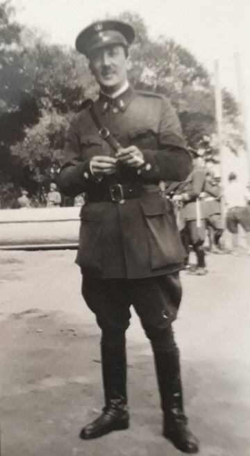 Carlos Salvador, con el uniforme de coronel de Ingenieros.