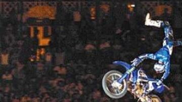 <b>PRÓXIMO A LO INCREÍBLE.</B> Esto es sólo una pequeña muestra de lo que son capaces de hacer los grandes especialistas de los concursos de saltos. Mitad circo, mitad deporte, pero con la diversión asegurada.